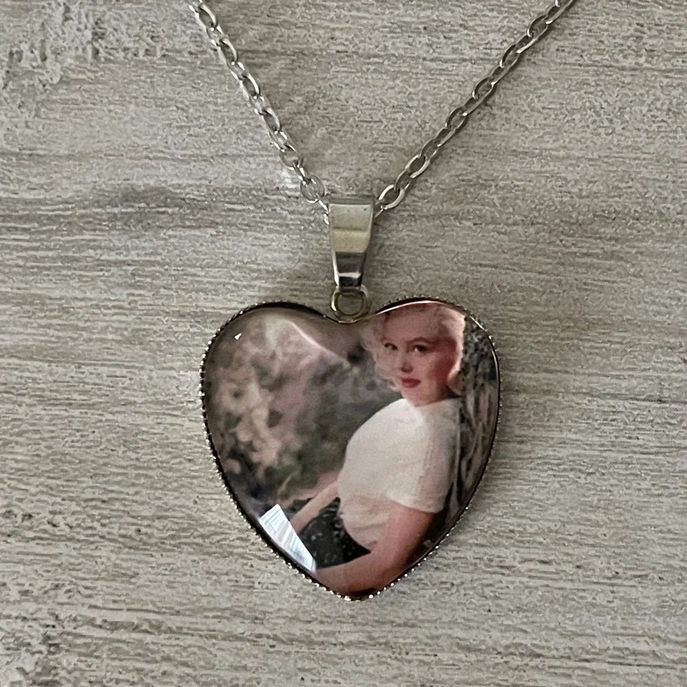 Heart-Shaped Silver Photo Pendant Necklace Marilyn Monroe - Picture 3 of 6